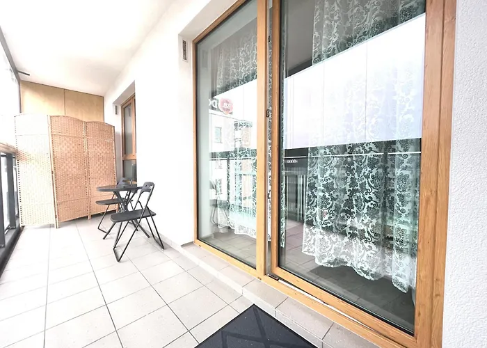 Superior Komputerowa, 4 Rooms, 3 Bedrooms, Airport-City Train, Metro! 24H Reception!