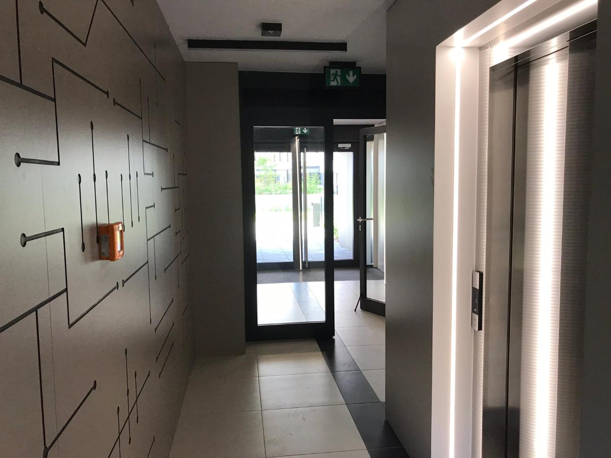 Superior Komputerowa, 4 Rooms, 3 Bedrooms, Airport-city Train, Metro! 24h Reception! Apartment Warsaw