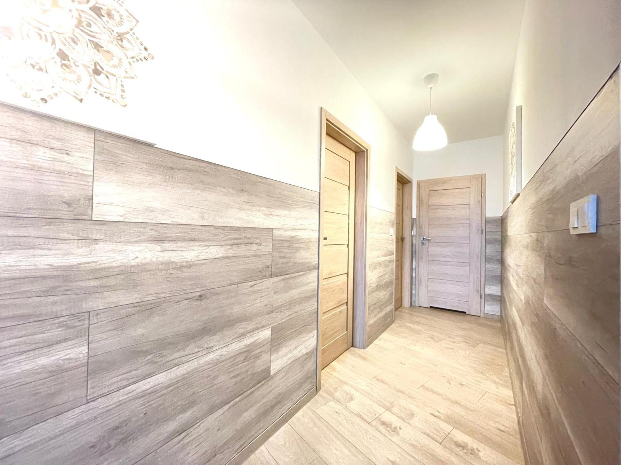 Superior Komputerowa, 4 Rooms, 3 Bedrooms, Airport-city Train, Metro! 24h Reception! Warsaw