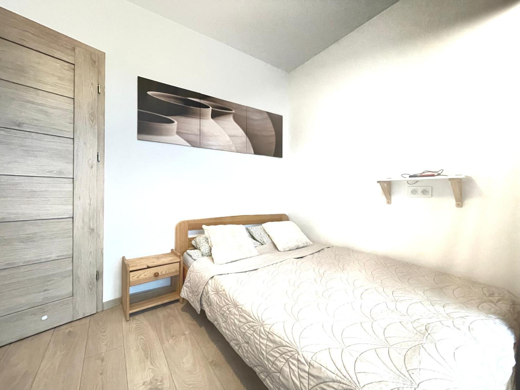 Superior Komputerowa, 4 Rooms, 3 Bedrooms, Airport-city Train, Metro! 24h Reception! Warsaw